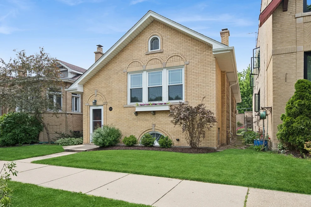 Unit for sale at 7448 N Rockwell Street, Chicago, IL 60645