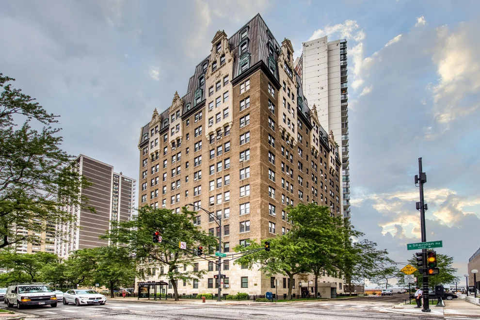 Unit for sale at 6101 N Sheridan Road, Chicago, IL 60660