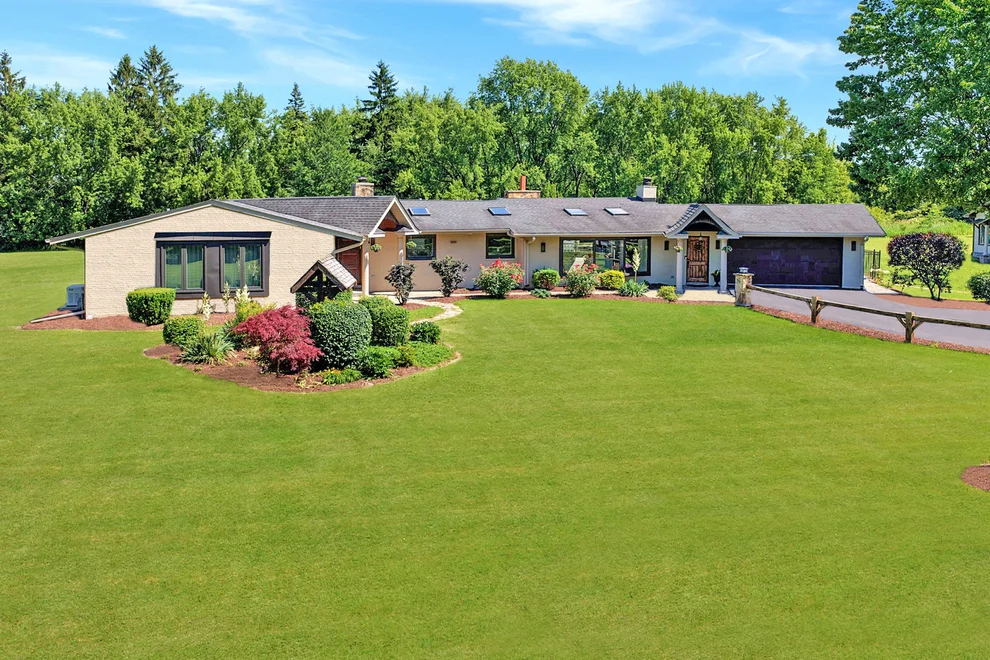 Unit for sale at 147 Old Dundee Road, Barrington Hills, IL 60010