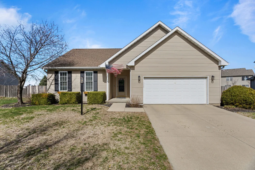 Unit for sale at 3920 Trailway Drive, Champaign, IL 61822