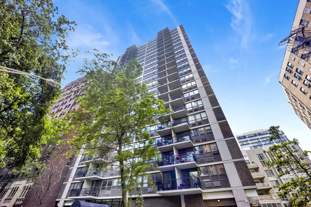 Unit for sale at 2740 N Pine Grove Avenue, Chicago, IL 60614