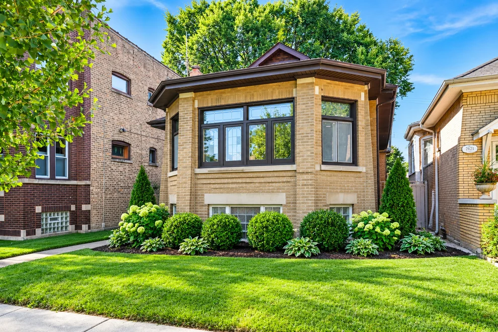 Unit for sale at 2619 W Farwell Avenue, Chicago, IL 60645