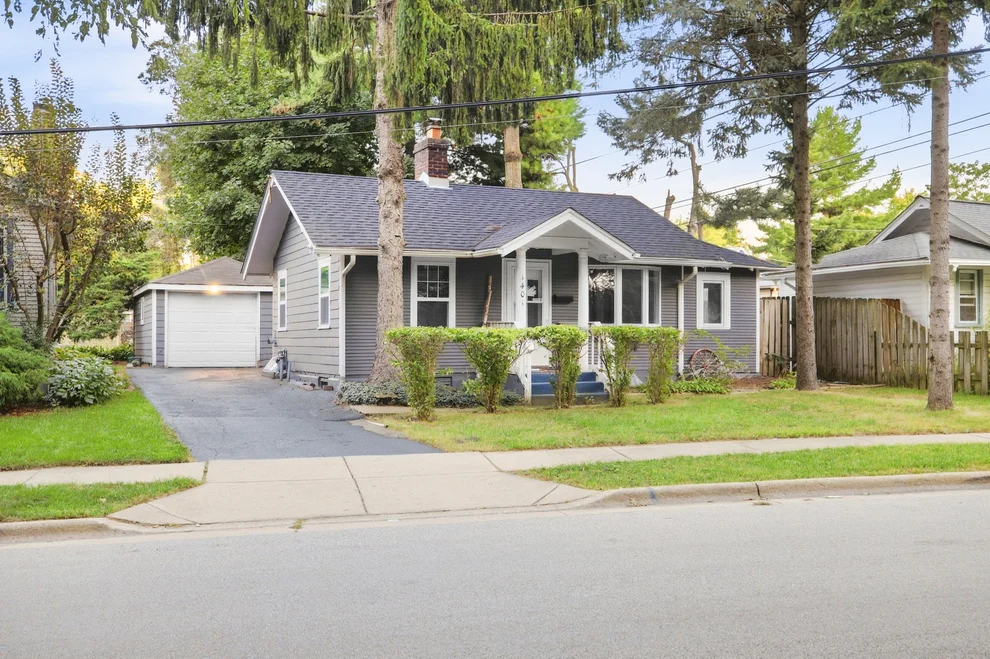 Unit for sale at 1401 Sherwood Avenue, Elgin, IL 60120
