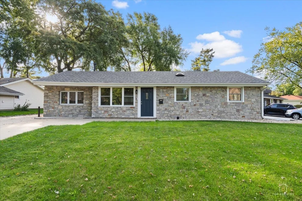 Unit for sale at 1831 WEDGEWOOD Lane, Schaumburg, IL 60193