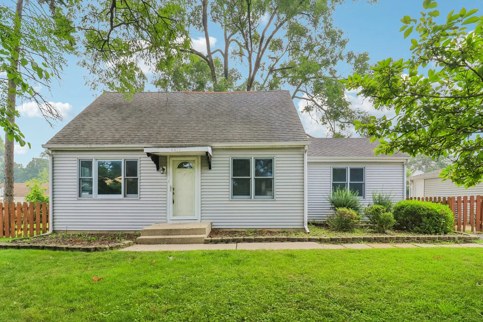 Unit for sale at 4811 Roslyn Road, Downers Grove, IL 60515