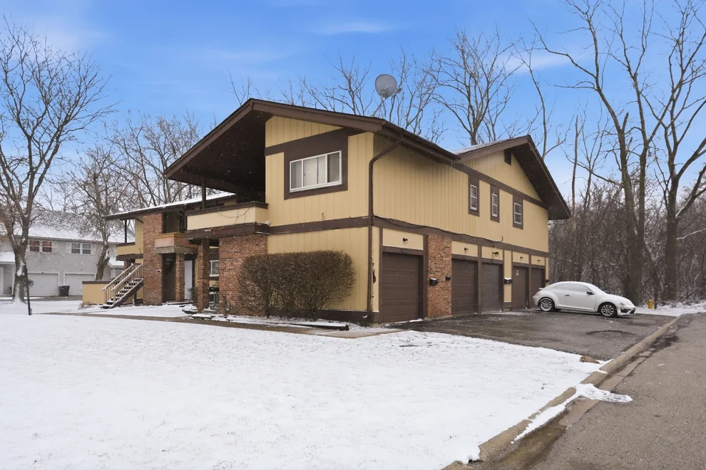 Unit for sale at 19425 Oak Avenue, Country Club Hills, IL 60478