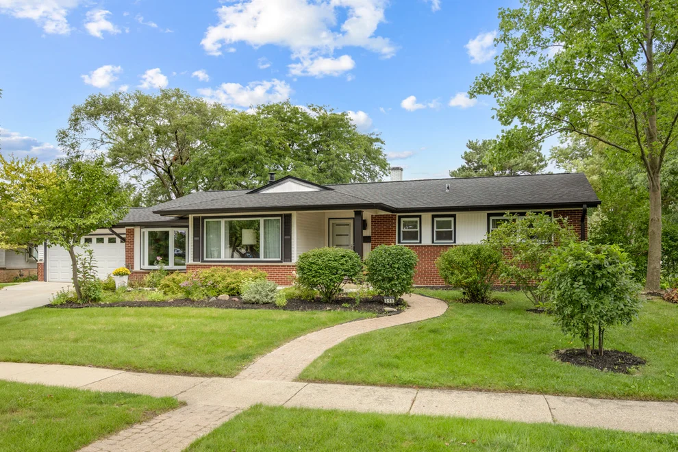 Unit for sale at 298 Peach Tree Lane, Elk Grove Village, IL 60007