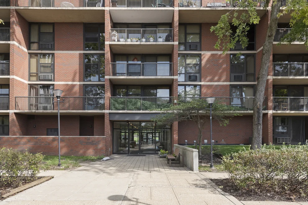 Unit for sale at 3021 S Michigan Avenue, Chicago, IL 60616