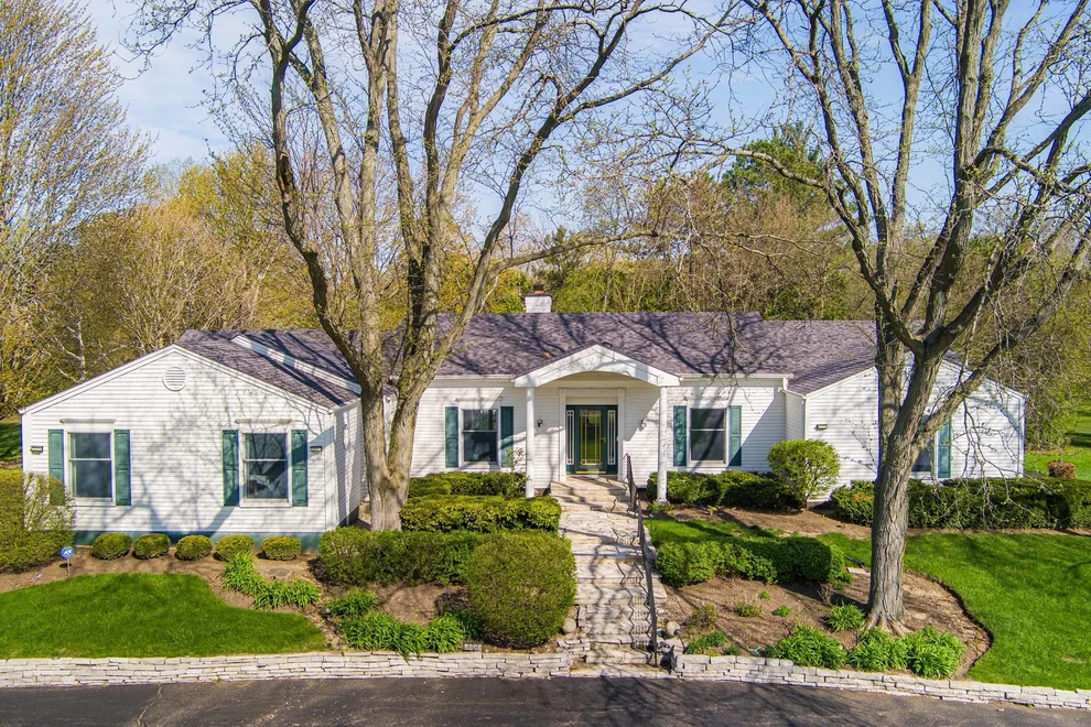 Unit for sale at 1092 Aberdeen Road, Inverness, IL 60067