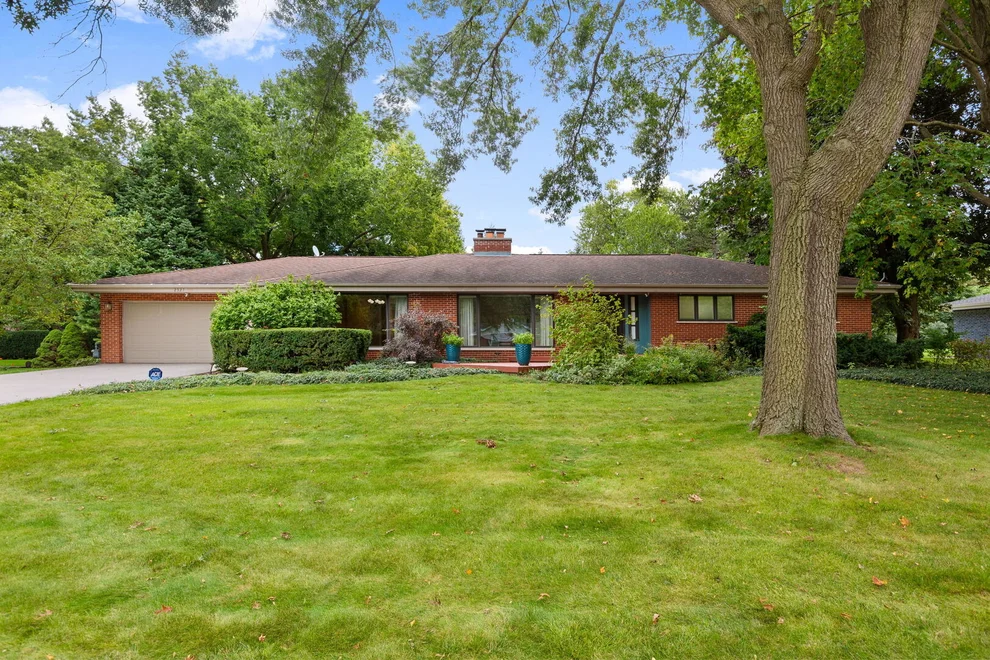 Unit for sale at 2327 S Circle Drive, Palatine, IL 60067