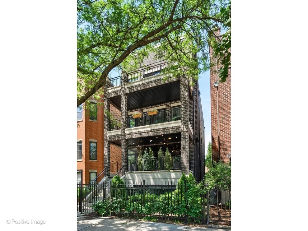 Unit for sale at 2506 N Southport Avenue, Chicago, IL 60614