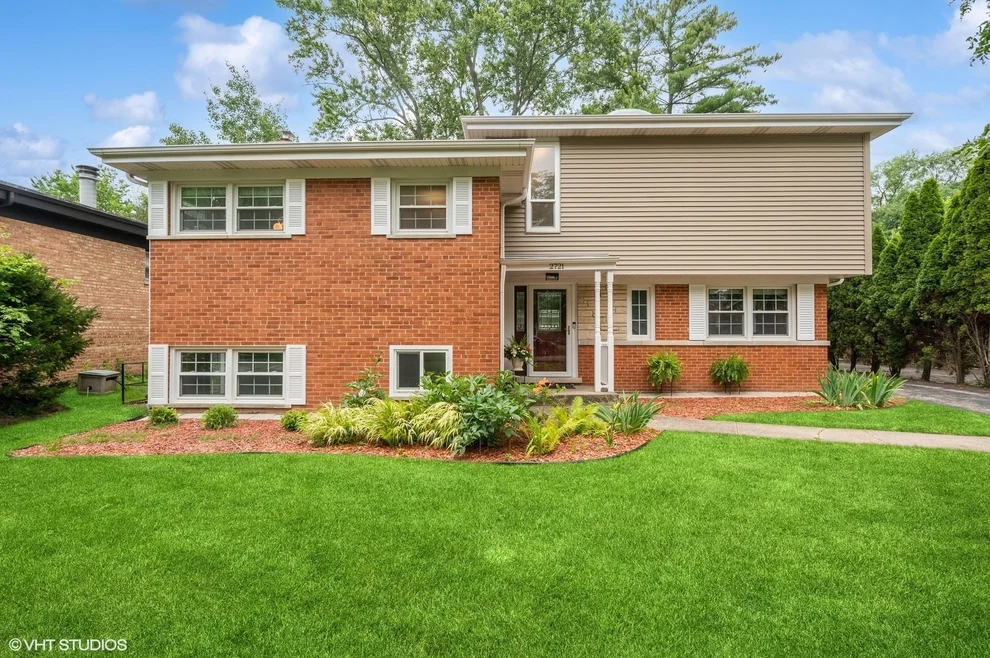 Unit for sale at 2721 Lincoln Lane, Wilmette, IL 60091