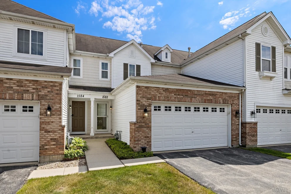 Unit for sale at 1582 Isle Royal Circle, Crystal Lake, IL 60014