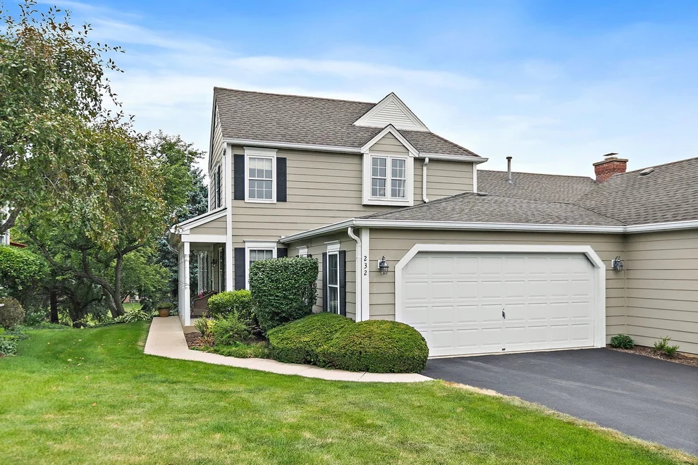 Unit for sale at 232 Sedgewick Circle, St. Charles, IL 60174