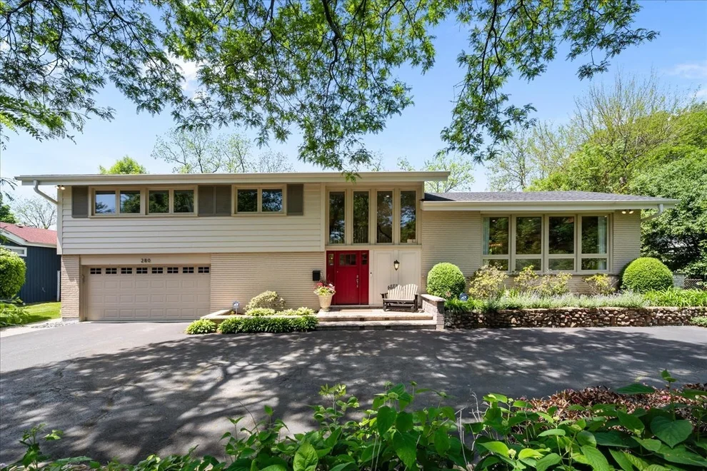 Unit for sale at 280 Aspen Lane, Highland Park, IL 60035