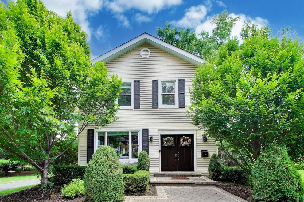 Unit for sale at 247 Bryant Avenue, Glen Ellyn, IL 60137