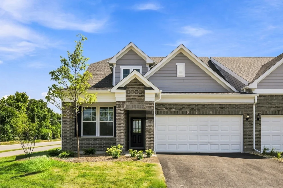 Unit for sale at 3595 Kennedy Lane, Woodridge, IL 60517