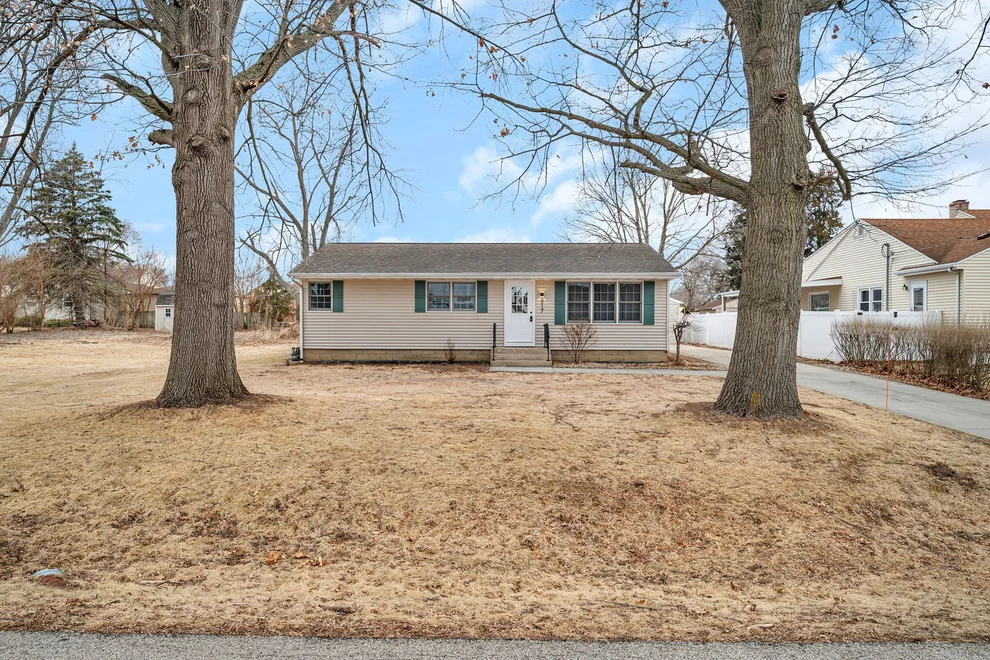 Unit for sale at 917 Parks Lane, Ottawa, IL 61350