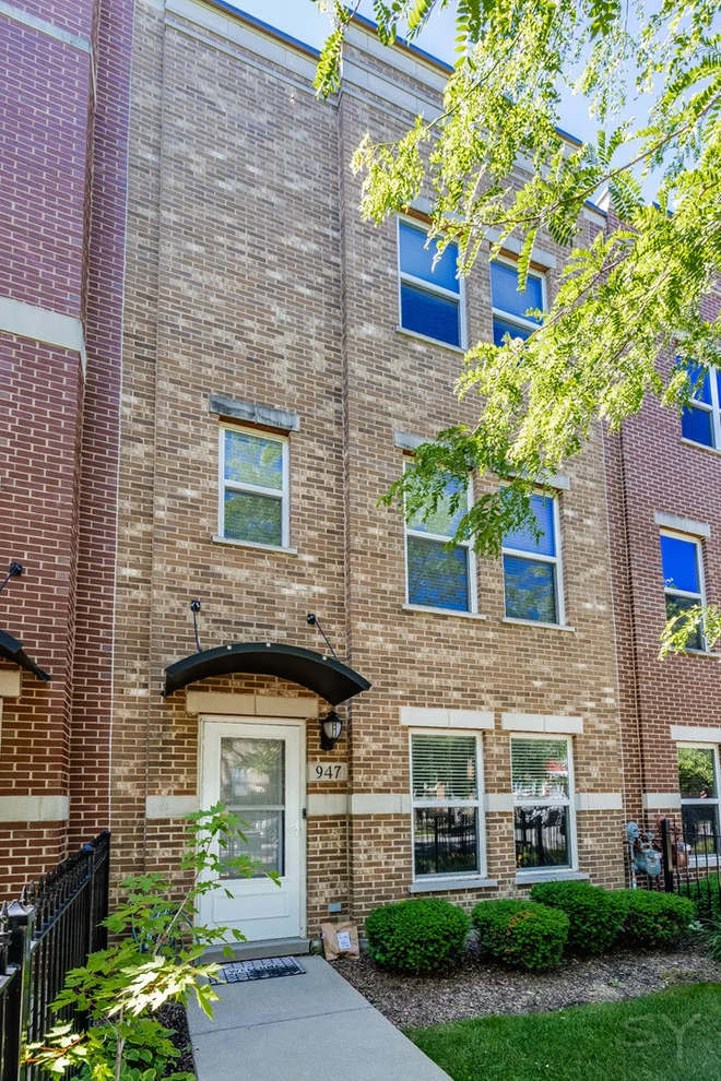 Unit for sale at 947 W 36th Street, Chicago, IL 60609