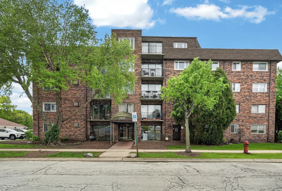 Unit for sale at 7117 W 93rd Street, Oak Lawn, IL 60453