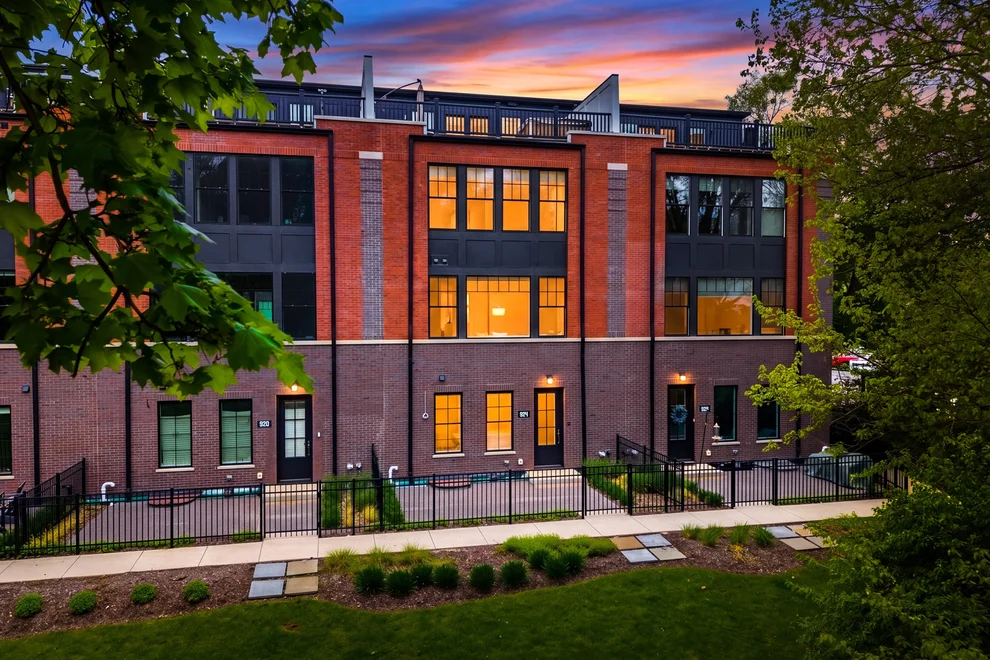 Unit for sale at 924 E Chicago Avenue, Naperville, IL 60540