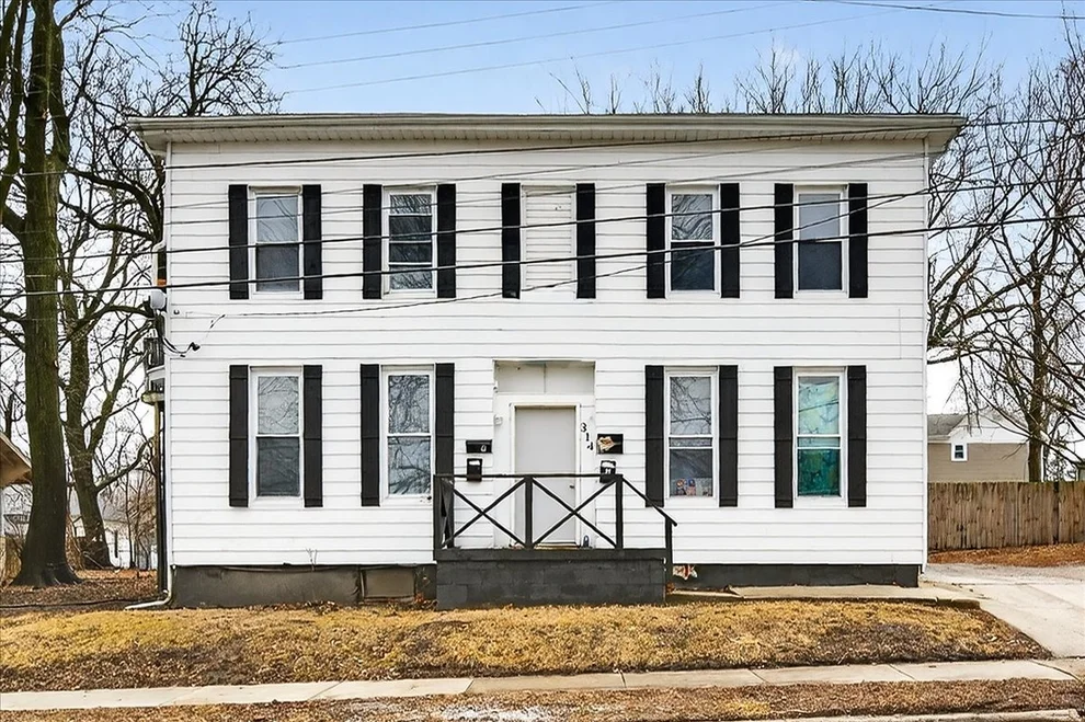 Unit for sale at 314 W Wood Street, Bloomington, IL 61701