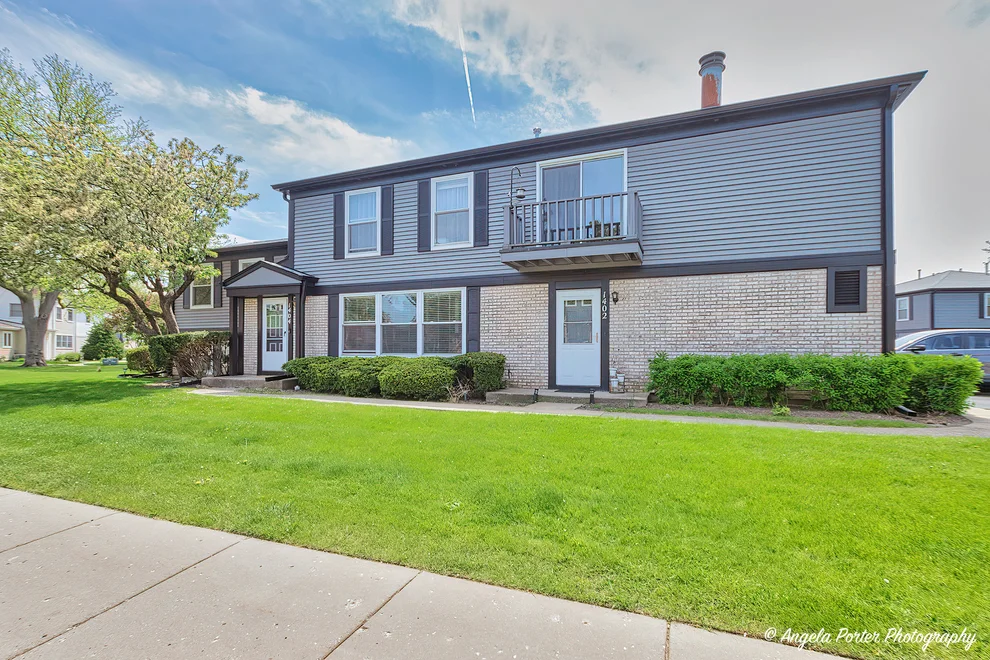 Unit for sale at 1402 Inverrary Lane, Deerfield, IL 60015