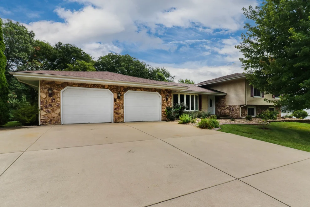 Unit for sale at 19356 Nottingham Drive, Bloomington, IL 61705