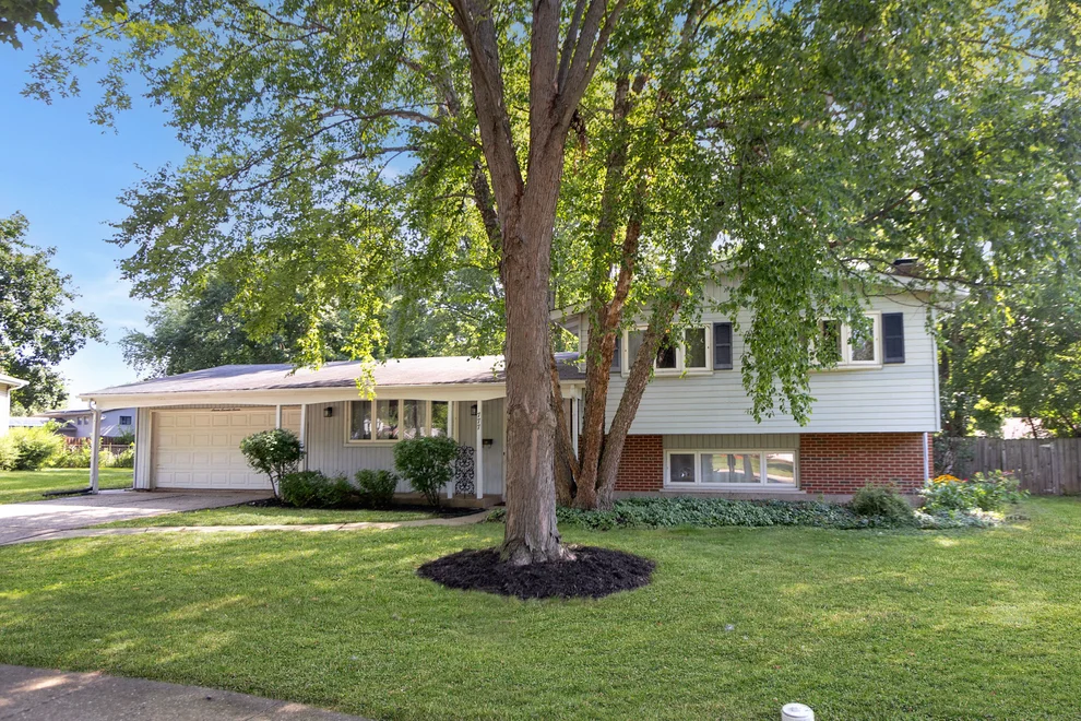 Unit for sale at 777 Dover Court, Crystal Lake, IL 60014