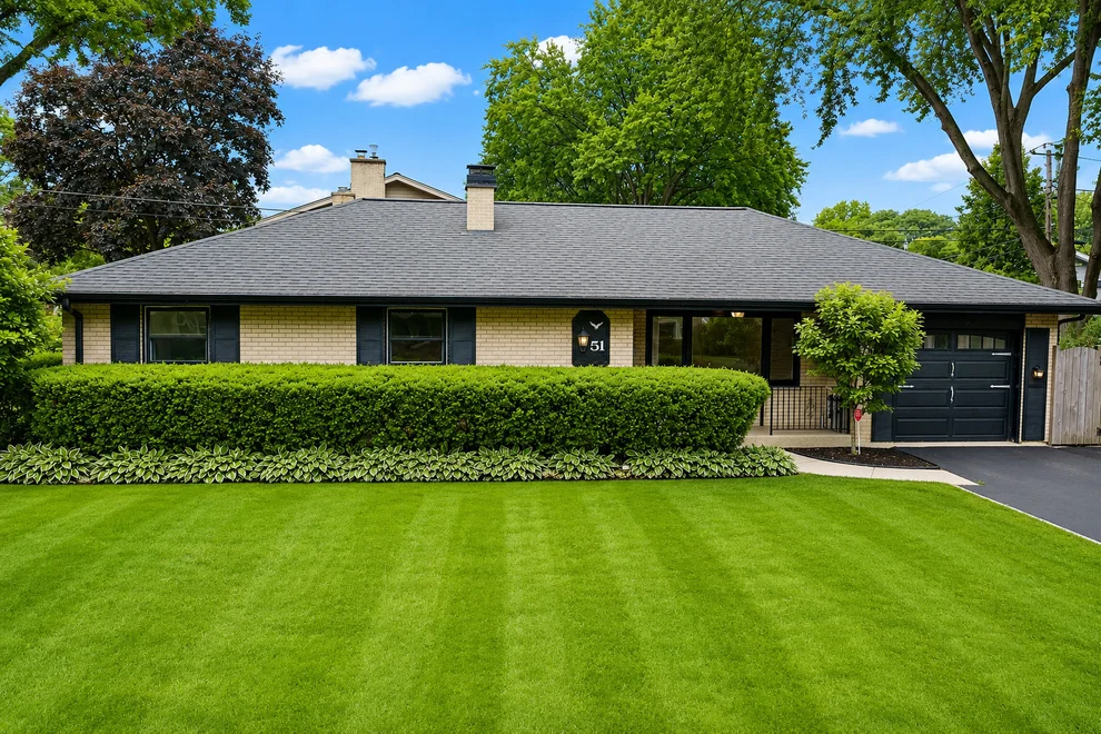 Unit for sale at 51 E Heron Drive, Palatine, IL 60067