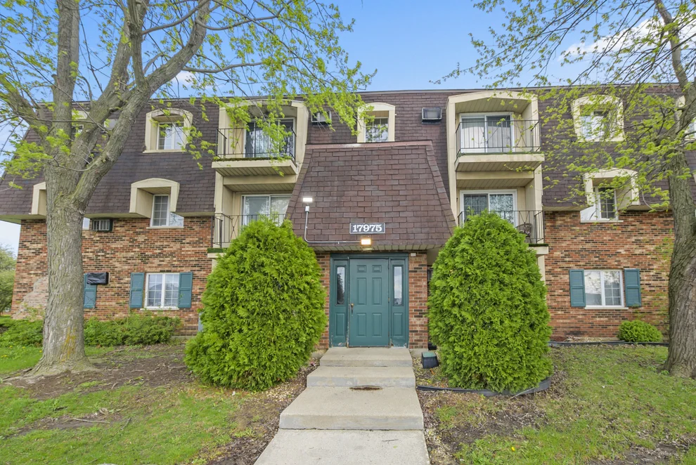 Unit for sale at 17975 Huntleigh Court, Country Club Hills, IL 60478