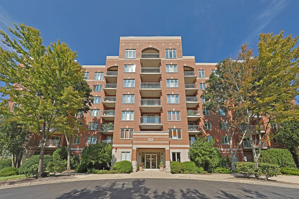 Unit for sale at 370 S Western Avenue, Des Plaines, IL 60016