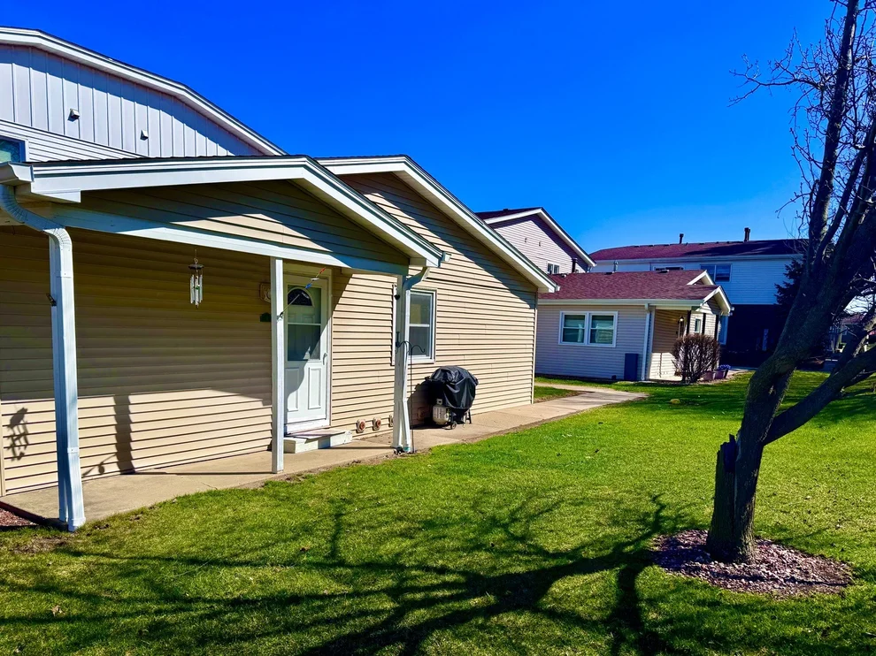 Unit for sale at 19545 116th Avenue, Mokena, IL 60448