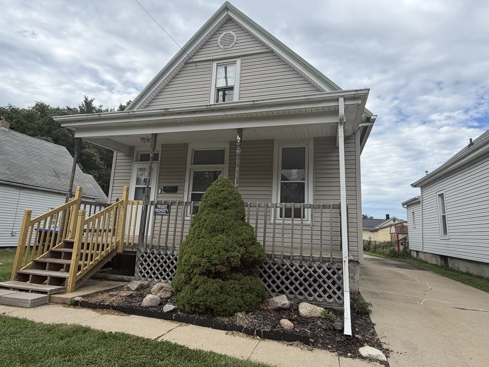 Unit for sale at 603 W Oakland Avenue, Bloomington, IL 61701