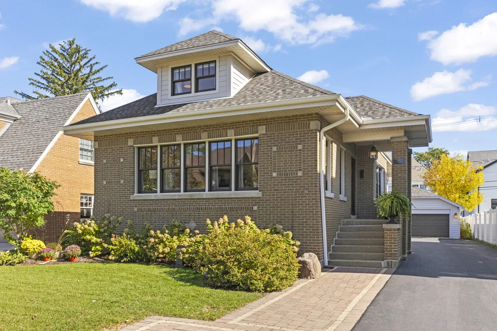 Unit for sale at 599 S Prospect Avenue, Elmhurst, IL 60126