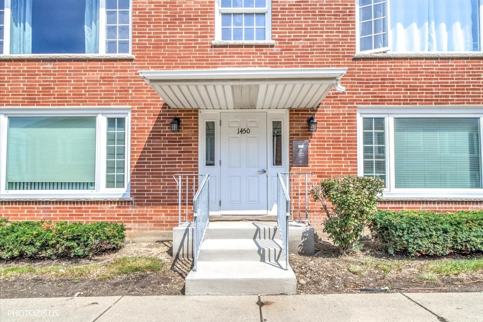 Unit for sale at 1450 Plymouth Place, Glenview, IL 60025