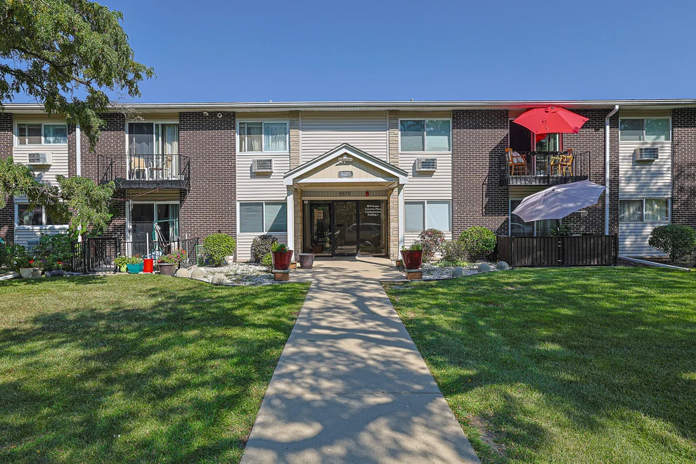 Unit for sale at 9575 Terrace Place, Des Plaines, IL 60016