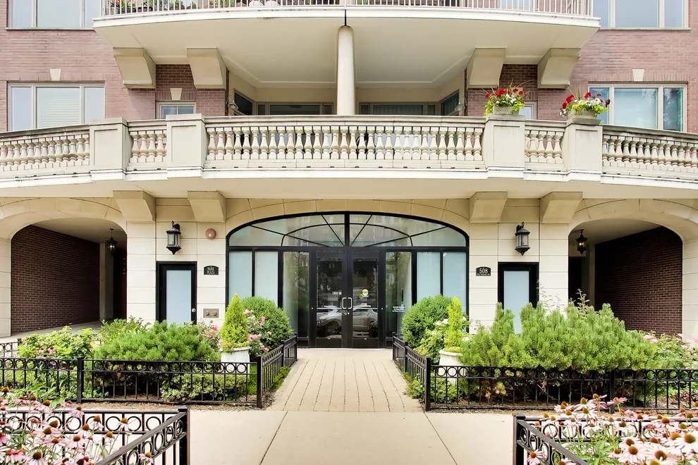 Unit for sale at 508 W MELROSE Street, Chicago, IL 60657