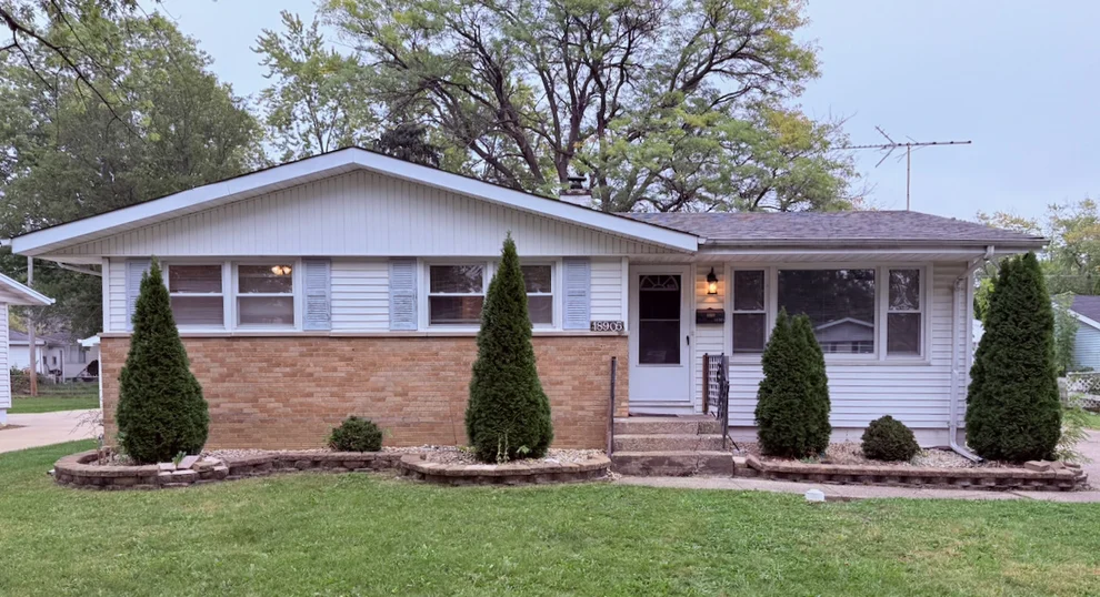 Unit for sale at 18905 Park Avenue, Lansing, IL 60438