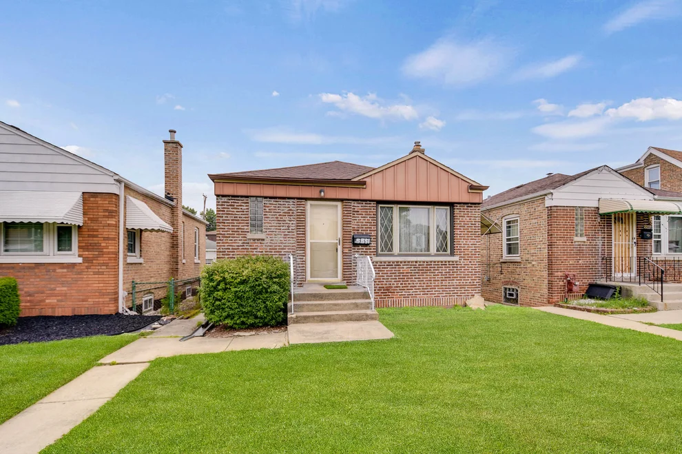 Unit for sale at 5551 S Kenneth Avenue, Chicago, IL 60629