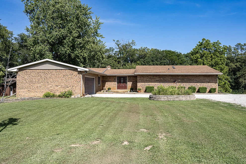 Unit for sale at 19079 N 25 East Road, Danvers, IL 61732