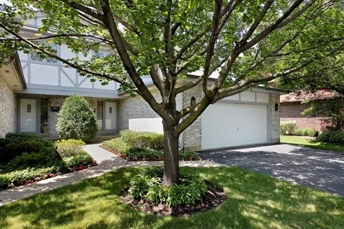 Unit for sale at 894 Poplar Lane, DEERFIELD, IL 60015