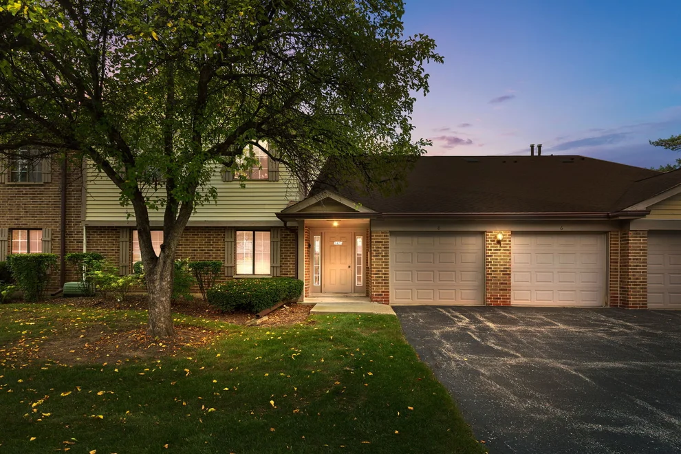 Unit for sale at 1410 W Partridge Lane, Arlington Heights, IL 60004