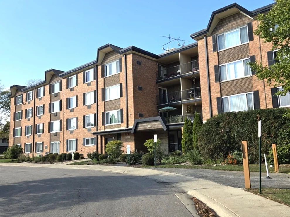 Unit for sale at 1117 S Old Wilke Road, Arlington Heights, IL 60005