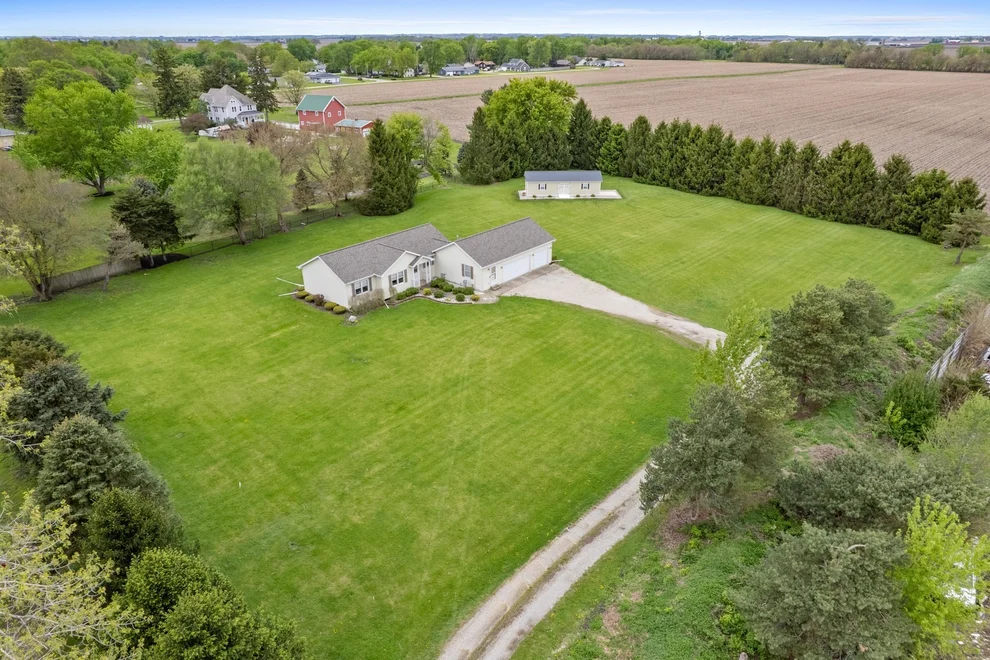 Unit for sale at 460 E Railroad Avenue, Leland, IL 60531