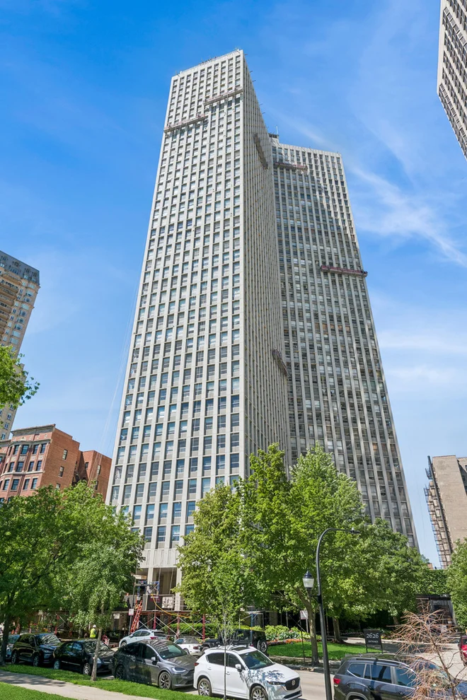 Unit for sale at 2626 N LAKEVIEW Avenue, Chicago, IL 60614