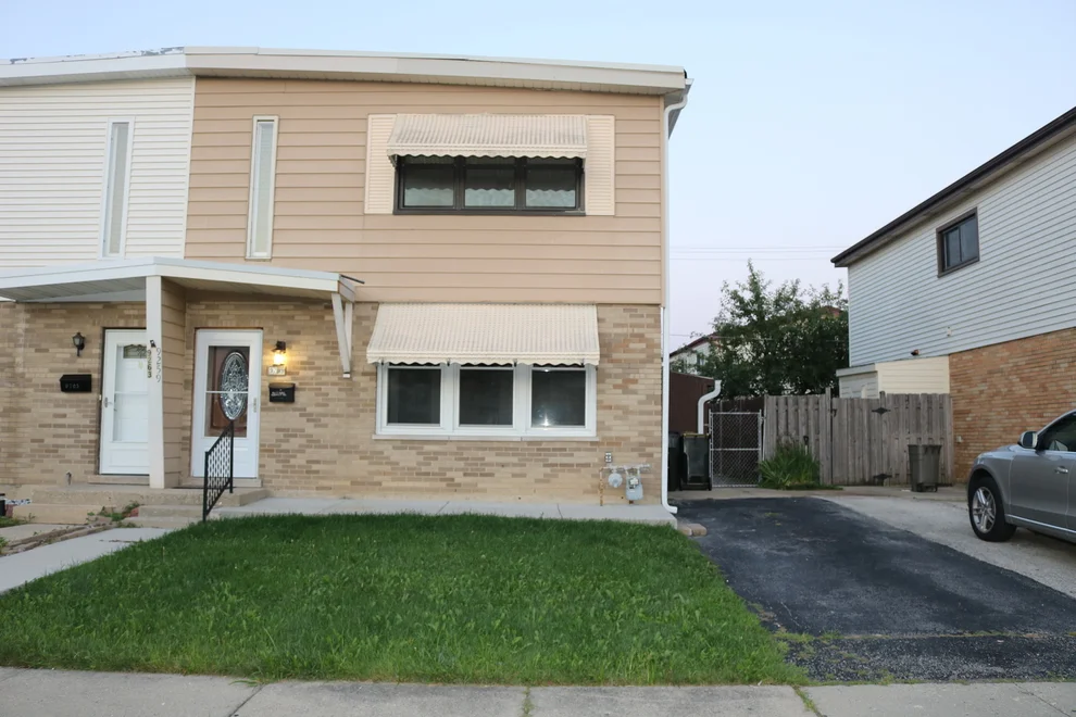 Unit for sale at 9259 Hamlin Avenue, Des Plaines, IL 60016