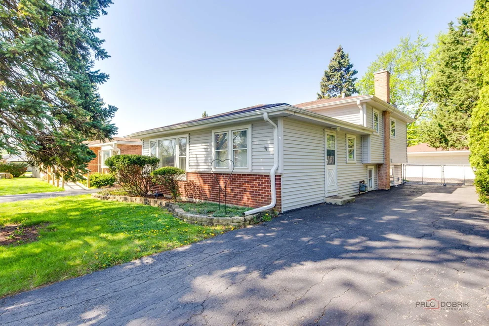 Unit for sale at 338 Ash Avenue, Wood Dale, IL 60191