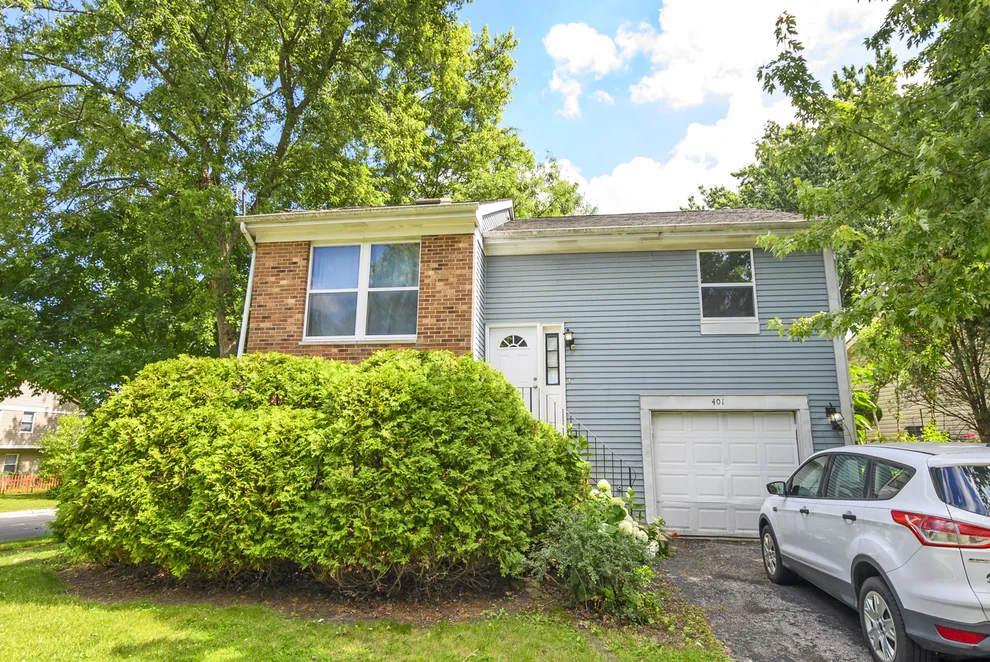 Unit for sale at 401 Fernwood Drive, Westmont, IL 60559