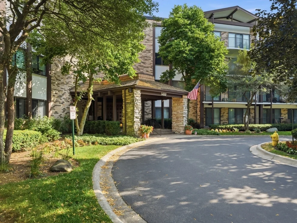 Unit for sale at 1400 N Yarmouth Place, Mount Prospect, IL 60056